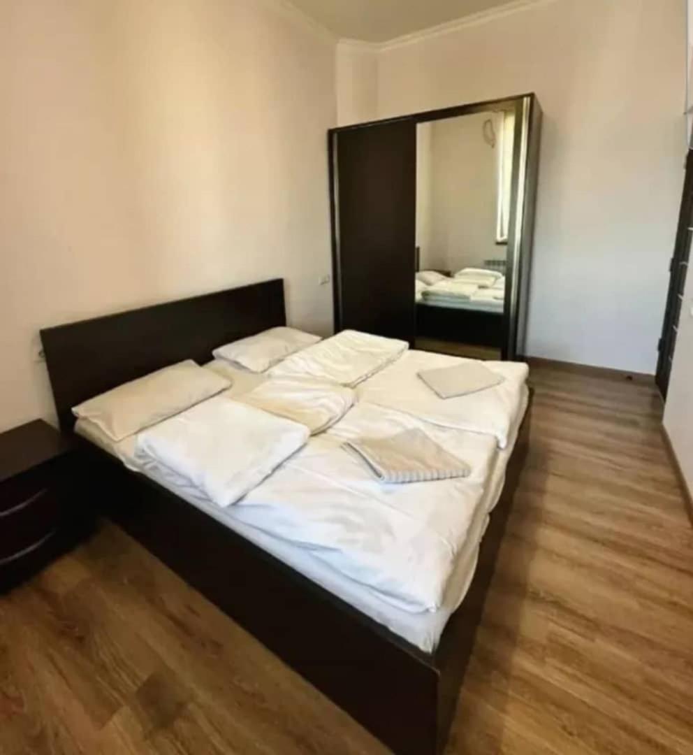 Elite Apartments 耶烈万 外观 照片